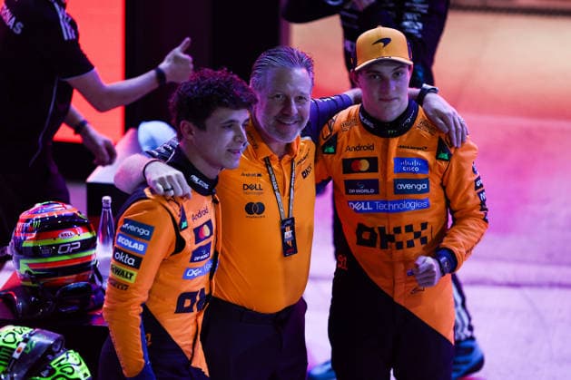 F1 - QATAR GRAND PRIX 2025 BROWN Zak (usa), CEO of of McLaren Racing, portrait, PIASTRI Oscar (aus), McLaren F1 Team MCL39, portrait and NORRIS Lando (gbr), McLaren F1 Team MCL39, portrait during the 2025 Formula 1 Qatar Grand Prix, 23th round of the 2025 FIA Formula One World Championship, WM, Weltmeisterschaft from November 28 to 30, 2025 on the Lusail International Circuit, in Lusail, Qatar - LusailQatar Copyright: xEricxAlonsox