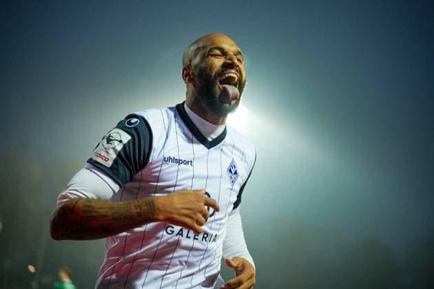 Soccer 3 Liga, Final Match 1, 1 FC Schweinfurt 05 SV Waldhof Mannheim on 29 11 2025 in Schweinfurt Sachs Stadion , Germany, Season 2025 2026 DFB DFL REGULATIONS PROHIBIT ANY USE OF PHOTOGRAPHS as IMAGE SEQUENCES and or QUASI VIDEO Terrence Boyd 13, SVWM cheers after his goal Schweinfurt Sachs Stadion Germany Copyright: xChristophxKinzingerx