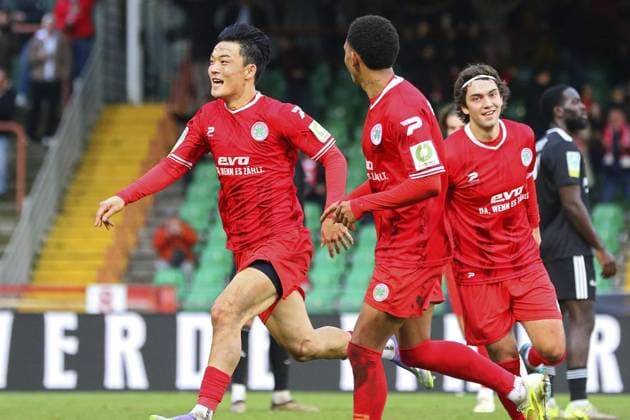 Regionalliga West Rot Weiß Oberhausen 1 FC Bocholt FOR EDITORIAL PURPOSES ONLY EDITORIAL USE ONLY p Goal celebration after the 3 0 by Seok ju Hong RWO 1 FC Bocholt Place Oberhausen, Stadion Niederrhein Date 29 11 2025 Germany NRW Oberhausen Copyright MichaxKorb Copyright: MichaxKorb doc83h3lt0jmhfevmo3hqa ,EDITORIAL USE ONLY Copyright: MichaxKorb
