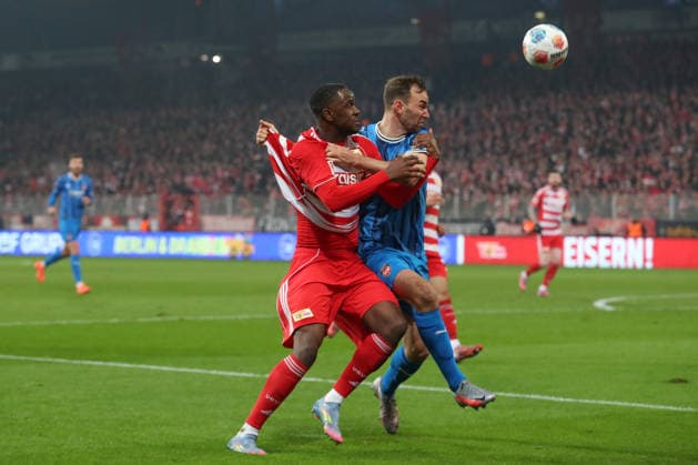 29 11 2025, xtgx, Soccer 1 Bundesliga, 1 FC Union Berlin 1 FC Heidenheim emspor, v l Ilyas Ansah Union Berlin, 10 , Benedikt Gimber Heidenheim, 5 duel, duel, fight, tackle DFL DFB REGULATIONS PROHIBIT ANY USE OF PHOTOGRAPHS as IMAGE SEQUENCES and or QUASI VIDEO Berlin