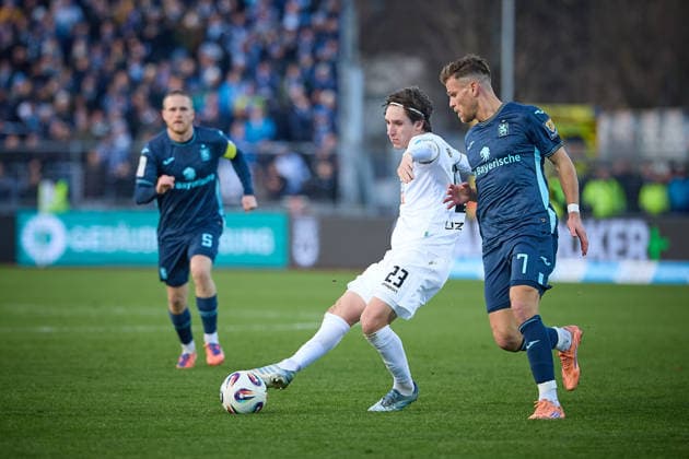 Duel, duel between Max Brandt SSV Ulm 1846, 23 and Florian Niederlechner TSV 1860 Muenchen, 07 GER, SSV Ulm 1846 vs TSV 1860 Muenchen, Football, Men, 3 Liga, Matchday 16, Season 2025 2026, 29 11 2025 DFL, DFB regulations prohibit any use of photographs as image sequences and or quasi video GER, SSV Ulm 1846 vs TSV 1860 Muenchen, Fußball, Herren, 3 Liga, 16 Spieltag, Spielzeit 2025 2026, 29 11 2025 Ulm Copyright: xEibner-Pressefoto GeraldxOelze-dexStoppanyx EP_ODS
