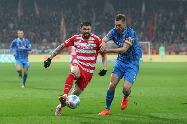 29 11 2025, xtgx, Football 1 Bundesliga, 1 FC Union Berlin 1 FC Heidenheim emspor, v l Oliver Burke Union Berlin, 7 , Patrick Mainka Heidenheim, 6 Zweikampf, Duell, Kampf, tackle DFL DFB REGULATIONS PROHIBIT ANY USE OF PHOTOGRAPHS as IMAGE SEQUENCES and or QUASI VIDEO Berlin