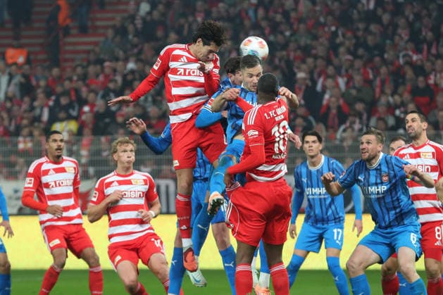 29 11 2025, xtgx, Soccer 1 Bundesliga, 1 FC Union Berlin 1 FC Heidenheim emspor, v l Diogo Leite Union Berlin, 4 Kopfball schiesst den Ball aufs Tor, Torschuss, Schuss DFL DFB REGULATIONS PROHIBIT ANY USE OF PHOTOGRAPHS as IMAGE SEQUENCES and or QUASI VIDEO Berlin
