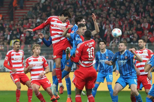 29 11 2025, xtgx, Soccer 1 Bundesliga, 1 FC Union Berlin 1 FC Heidenheim emspor, v l Diogo Leite Union Berlin, 4 Kopfball schiesst den Ball aufs Tor, Torschuss, Schuss DFL DFB REGULATIONS PROHIBIT ANY USE OF PHOTOGRAPHS as IMAGE SEQUENCES and or QUASI VIDEO Berlin