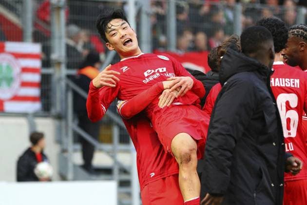 Regionalliga West Rot Weiß Oberhausen 1 FC Bocholt FOR EDITORIAL PURPOSES ONLY EDITORIAL USE ONLY p Goal celebration after the 3 0 by Seok ju Hong RWO 1 FC Bocholt Place Oberhausen, Stadion Niederrhein Date 29 11 2025 Germany NRW Oberhausen Copyright MichaxKorb Copyright: MichaxKorb doc83h3ltf5tzl1gs7xw906 ,EDITORIAL USE ONLY Copyright: MichaxKorb