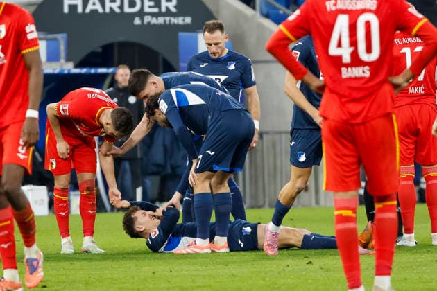 Fisnik Asllani TSG Hoffenheim, 11 injured on the ground , Germany, Football, 1 Bundesliga, Matchday 12, 2025 2026, TSG Hoffenheim vs FC Augsburg, 29 11 2025, PreZero Arena, Sinsheim, Germany Sinsheim PreZero Arena Baden Württemberg Germany Copyright: xGrantxHubbsx