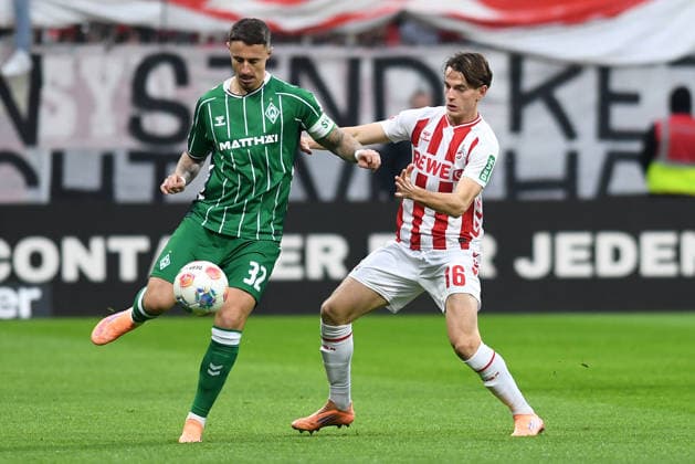 Marco Friedl Werder Bremen and Jakub Kaminski 1 FC Koeln battle for the ball during the Bundesliga match between Werder Bremen and 1 FC Koeln at Weserstadion on November 29, 2025 in Bremen, Germany, Germany Photo by Ralf Treese DeFodi Images Marco Friedl Werder Bremen and Jakub Kaminski 1 FC Koeln battle for the ball during the Bundesliga match between Werder Bremen and 1 FC Köln at Weserstadion on November 29, 2025 in Bremen, Germany Photo by Ralf Treese DeFodi Images DFL regulations prohibit any use of photographs as image sequences and or quasi video Photo by Ralf Treese DeFodi Images
