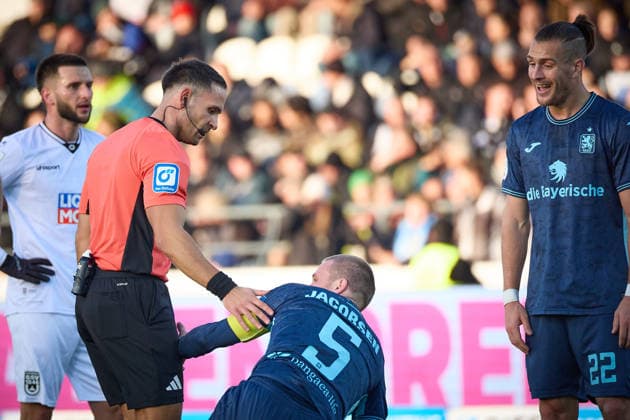 Leonidas Exuzidis Referee , Thore Jacobsen TSV 1860 Muenchen, 05 , Sigurd Haugen TSV 1860 Muenchen, 22 GER, SSV Ulm 1846 vs TSV 1860 Muenchen, Football, Men, 3 Liga, Matchday 16, Season 2025 2026, 29 11 2025 DFL, DFB regulations prohibit any use of photographs as image sequences and or quasi video GER, SSV Ulm 1846 vs TSV 1860 Muenchen, Fußball, Herren, 3 Liga, 16 Spieltag, Spielzeit 2025 2026, 29 11 2025 Ulm Copyright: xEibner-Pressefoto GeraldxOelze-dexStoppanyx EP_ODS
