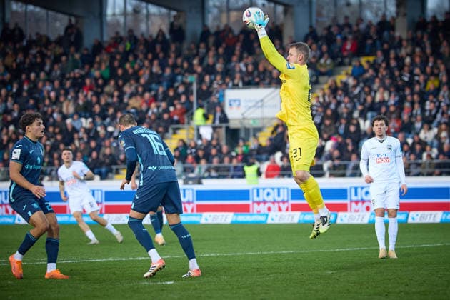 Thomas Daehne TSV 1860 Muenchen, 21 faengt den Ball GER, SSV Ulm 1846 vs TSV 1860 Muenchen, Football, Men, 3 Liga, 16 Spieltag, Spielzeit 2025 2026, 29 11 2025 DFL, DFB regulations prohibit any use of photographs as image sequences and or quasi video GER, SSV Ulm 1846 vs TSV 1860 Muenchen, Football, Men, 3 Liga, 16 Spieltag, Spielzeit 2025 2026, 29 11 2025 Ulm Copyright: xEibner-Pressefoto GeraldxOelze-dexStoppanyx EP_ODS