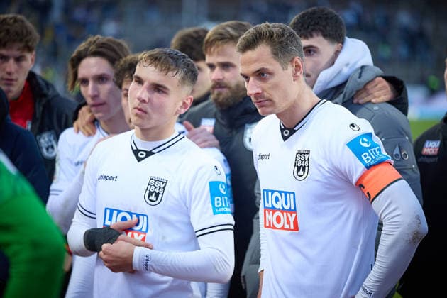 Max Scholze SSV Ulm 1846, 28 and Dennis Dressel SSV Ulm 1846, 14 after the end of the match GER, SSV Ulm 1846 vs TSV 1860 Muenchen, Football, Men, 3 Liga, Matchday 16, Season 2025 2026, 29 11 2025 DFL, DFB regulations prohibit any use of photographs as image sequences and or quasi video GER, SSV Ulm 1846 vs TSV 1860 Muenchen, Football, Men, 3 Liga, Matchday 16, Season 2025 2026, 29 11 2025 Ulm Copyright: xEibner-Pressefoto GeraldxOelze-dexStoppanyx EP_ODS