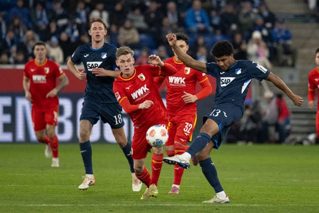 v li Anton Kade FC Augsburg, 30 , Bernardo TSG 1899 Hoffenheim, 13 GER, TSG 1899 Hoffenheim vs FC Augsburg, Football, Men, 1 Bundesliga, Matchday 12, Season 2025 2026, 29 11 2025, DFL DFB REGULATES PROHIBIT ANY USE OF PHOTOGRAPHS AS IMAGE SEQUENCES AND OR QUASI VIDEO, GER, TSG 1899 Hoffenheim vs FC Augsburg, Football, Men, 1 Bundesliga, Matchday 12, Season 2025 2026, 29 11 2025 Sinsheim Copyright: xEibner-Pressefoto WolfgangxFrankx EP_WFK