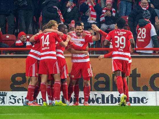 Soccer, Men, Season 2025 2026, 1 Bundesliga 12 Matchday , 1 FC Union Berlin 1 FC Heidenheim, f l Aljoscha Kemlein 1 FC Union Berlin , Leopold Querfeld 1 FC Union Berlin , Ilyas Ansah 1 FC Union Berlin , Rani Khedira 1 FC Union Berlin , Danilho Doekhi 1 FC Union Berlin , Christopher Trimmel 1 FC Union Berlin , Derrick Köhn 1 FC Union Berlin , Celebration after goal to 1 0, 29 11 2025, Copyright: xSebastianxRäppold MatthiasxKochx
