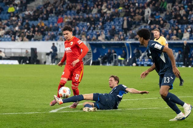 from left in duel Fabian Rieder FC Augsburg, 32 , Wouter Burger TSG 1899 Hoffenheim, 18 GER, TSG 1899 Hoffenheim vs FC Augsburg, Football, Men, 1 Bundesliga, Matchday 12, Season 2025 2026, 29 11 2025, DFL DFB REGULATES PROHIBIT ANY USE OF PHOTOGRAPHS AS IMAGE SEQUENCES AND OR QUASI VIDEO, GER, TSG 1899 Hoffenheim vs FC Augsburg, Football, Men, 1 Bundesliga, Matchday 12, Season 2025 2026, 29 11 2025 Sinsheim Copyright: xEibner-Pressefoto WolfgangxFrankx EP_WFK