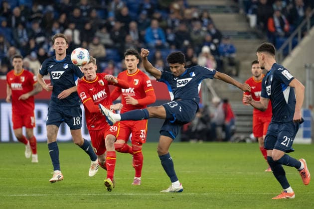 v li Anton Kade FC Augsburg, 30 , Bernardo TSG 1899 Hoffenheim, 13 GER, TSG 1899 Hoffenheim vs FC Augsburg, Football, Men, 1 Bundesliga, Matchday 12, Season 2025 2026, 29 11 2025, DFL DFB REGULATES PROHIBIT ANY USE OF PHOTOGRAPHS AS IMAGE SEQUENCES AND OR QUASI VIDEO, GER, TSG 1899 Hoffenheim vs FC Augsburg, Football, Men, 1 Bundesliga, Matchday 12, Season 2025 2026, 29 11 2025 Sinsheim Copyright: xEibner-Pressefoto WolfgangxFrankx EP_WFK