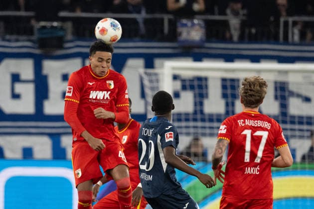 v li Noahkai Banks FC Augsburg, 40 , Bazoumana Toure TSG 1899 Hoffenheim, 29 , GER, TSG 1899 Hoffenheim vs FC Augsburg, Football, Men, 1 Bundesliga, Matchday 12, Season 2025 2026, 29 11 2025, DFL DFB REGULATES PROHIBIT ANY USE OF PHOTOGRAPHS AS IMAGE SEQUENCES AND OR QUASI VIDEO, GER, TSG 1899 Hoffenheim vs FC Augsburg, Football, Men, 1 Bundesliga, Matchday 12, Season 2025 2026, 29 11 2025 Sinsheim Copyright: xEibner-Pressefoto WolfgangxFrankx EP_WFK