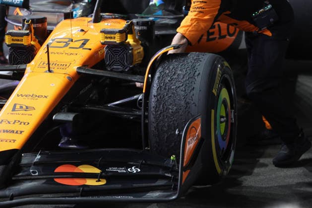 Formula1; Round23; Qatar Grand Prix; Qatar Oscar Piastri (AUS) Pirelli tyre after the sprintrace - McLaren Formula 1 Team - MCL39 during Formula1 Qatar Airways Qatar Grand Prix on november 29., 2025 in Lusail International Circuit, Qatar Zsombor Toth Lusail Lusail International Circuit Qatar