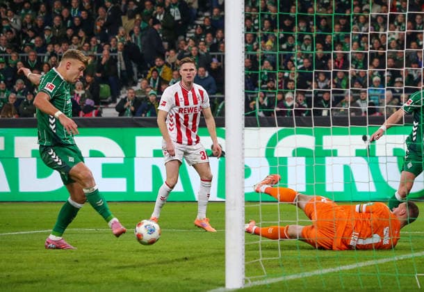 Germany Soccer Bundesliga 2025 26, 8 Matchday SV Werder Bremen vs 1 FC Köln Weserstadion Stadion Bremen Keke Topp SV Werder Bremen, 9 Marvin Schwäbe Marvin Schwaebe 1 FC Köln, 1 Bremen Copyright: xAymanxAlahmedx