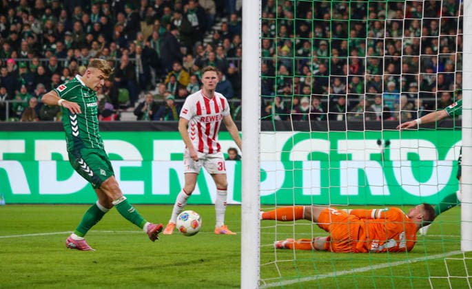 Germany Soccer Bundesliga 2025 26, 8 Matchday SV Werder Bremen vs 1 FC Köln Weserstadion Stadion Bremen Keke Topp SV Werder Bremen, 9 Marvin Schwäbe Marvin Schwaebe 1 FC Köln, 1 Bremen Copyright: xAymanxAlahmedx