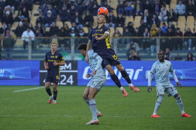 November 29, 2025, Parma: Parma™s Enrico Delprato fights for the ball during the italian soccer Serie A match between Parma Calcio 1913 vs Udinese Calcio on november 29, 2025 at the Stadio Ennio Tardini in Parma, Italy. ANSA Soccer: Serie A; Parma Vs Udinese  - ZUMAa110 20251129_zaf_a110_065 Copyright: xLorenzoxCattanix