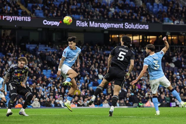 Premier League Manchester City v Leeds United Nico O Reilly of Manchester City heads on goal during the Premier League match Manchester City vs Leeds United at Etihad Stadium, Manchester, United Kingdom, 29th November 2025 (Photo by Mark Cosgrove News Images) Manchester Etihad Stadium Manchester United, ManU Kingdom Copyright: xMarkxCosgrove NewsxImagesx