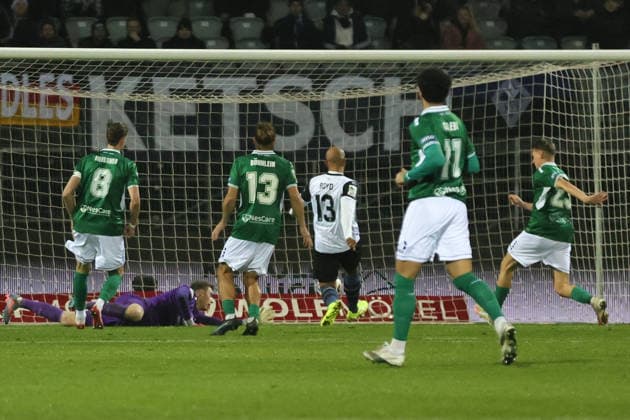 29 11 2025, Football, Men, 16 Matchday Third League Season 2025 2026 3 League FC Schweinfurt 05 SV Waldhof Mannheim Center Terrence Boyd SV Waldhof Mannheim, 13 scores to 1 0 Schweinfurt Riedel Bau Arena im Sachs Stadio Bayern Unterfranken Germany