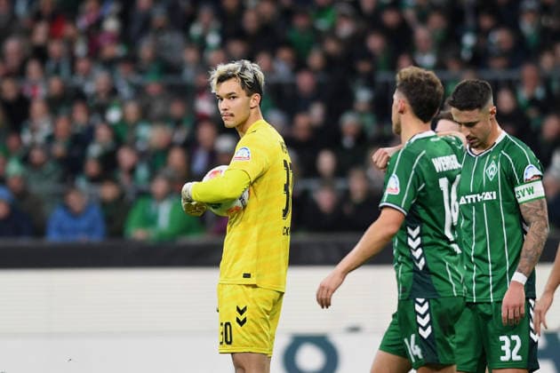 Goalkeeper Mio Backhaus Werder Bremen looks on during the Bundesliga match between Werder Bremen and 1 FC Köln, Weserstadion on November 29, 2025 in Bremen, Germany Photo by Ralf Treese DeFodi Images Goalkeeper Mio Backhaus Werder Bremen looks on during the Bundesliga match between Werder Bremen and 1 FC Köln at Weserstadion on November 29, 2025 in Bremen, Germany Photo by Ralf Treese DeFodi Images DFL regulations prohibit any use of photographs as image sequences and or quasi video Photo by Ralf Treese DeFodi Images