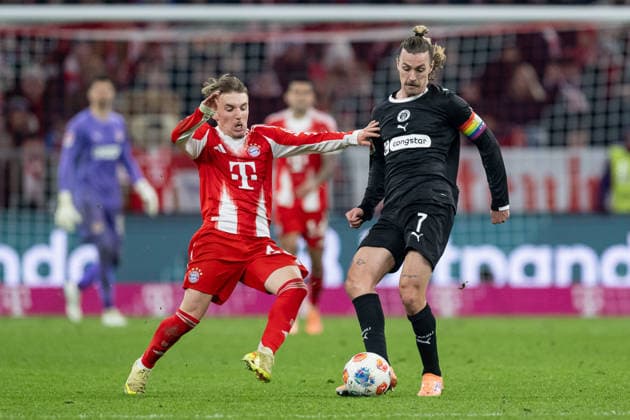 Fight for the ball duel between Lennart Karl FC Bayern Muenchen, 42 and Jackson Irvine FC St Pauli, 7 GER, FC Bayern Muenchen vs FC St Pauli, Football, Bundesliga, Matchday 12, Season 2025 2026, 29 11 2025 DFL DFB REGULATIONS PROHIBIT ANY USE OF PHOTOGRAPHS as IMAGE SEQUENCES and or QUASI VIDEO GER, FC Bayern Muenchen vs FC St Pauli, Football, Bundesliga, Matchday 12, Season 2025 2026, 29 11 2025 Muenchen Copyright: xEibner-Pressefoto HeikexFeinerx EP_HFR