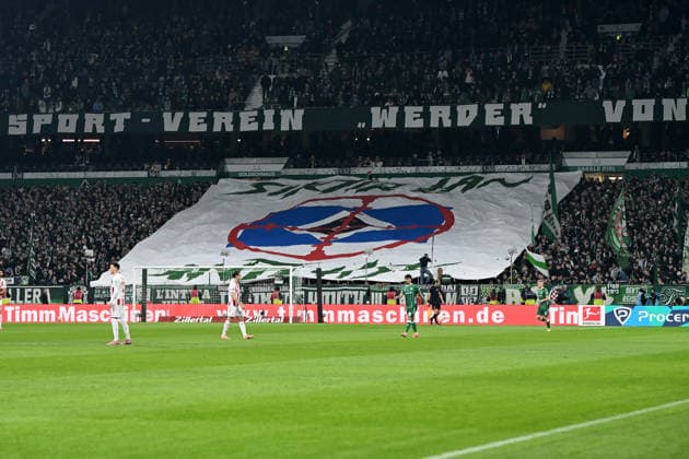 Fans Werder Bremen doing a choreography during the Bundesliga match between Werder Bremen and 1 FC Köln, Weserstadion on November 29, 2025 in Bremen, Germany Photo by Ralf Treese DeFodi Images Fans Werder Bremen doing a choreography during the Bundesliga match between Werder Bremen and 1 FC Köln at Weserstadion on November 29, 2025 in Bremen, Germany Photo by Ralf Treese DeFodi Images DFL regulations prohibit any use of photographs as image sequences and or quasi video Photo by Ralf Treese DeFodi Images