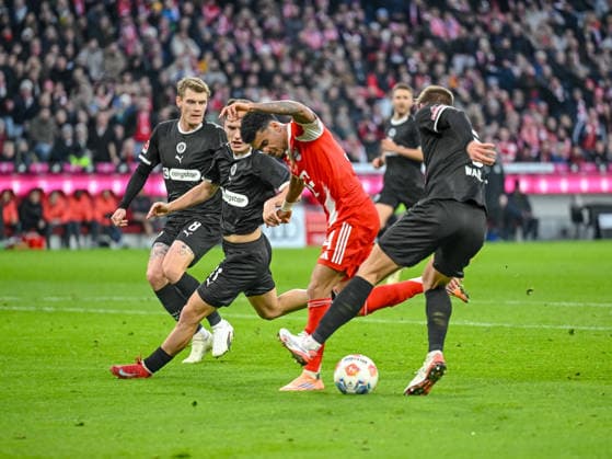 Arkadiusz Pyrka FC St Pauli , Luis Diaz Bayern Munich and Hauke Wahl FC St Pauli battle for the ball during the Bundesliga match between FC Bayern Munich and FC St Pauli at Allianz Arena on November 29, 2025 in Munich, Germany Photo by Harry Langer DeFodi Images Arkadiusz Pyrka FC St Pauli , Luis Diaz Bayern Munich and Hauke Wahl FC St Pauli battle for the ball during the Bundesliga match between FC Bayern Munich and FC St Pauli at Allianz Arena on November 29, 2025 in Munich, Germany Photo by Harry Langer DeFodi Images DFL regulations prohibit any use of photographs as image sequences and or quasi video Photo by Harry Langer DeFodi Images DFL regulations prohibit any use of photographs as image sequences and or quasi video