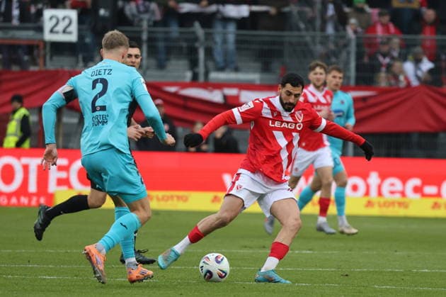 2 Lars Dietz Cologne, l , 10 Tolcay Cigerci Energie Cottbus Football 3 Liga 2025 2026 FC Energie Cottbus FC Viktoria Köln