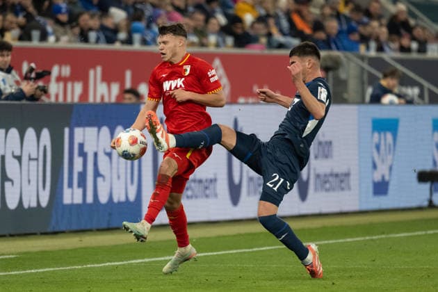 from left in duel Robin Fellhauer FC Augsburg, 19 , Albian Hajdari TSG 1899 Hoffenheim, 21 GER, TSG 1899 Hoffenheim vs FC Augsburg, Football, Men, 1 Bundesliga, Matchday 12, Season 2025 2026, 29 11 2025, DFL DFB REGULATES PROHIBIT ANY USE OF PHOTOGRAPHS AS IMAGE SEQUENCES AND OR QUASI VIDEO, GER, TSG 1899 Hoffenheim vs FC Augsburg, Football, Men, 1 Bundesliga, Matchday 12, Season 2025 2026, 29 11 2025 Sinsheim Copyright: xEibner-Pressefoto WolfgangxFrankx EP_WFK