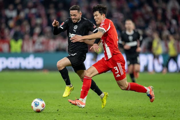 Battle for the ball duel between Mathias Pereira Lage FC St Pauli, 28 and Minjae Kim FC Bayern Muenchen, 3 GER, FC Bayern Muenchen vs FC St Pauli, Football, Bundesliga, Matchday 12, Season 2025 2026, 29 11 2025 DFL DFB REGULATIONS PROHIBIT ANY USE OF PHOTOGRAPHS as IMAGE SEQUENCES and or QUASI VIDEO GER, FC Bayern Muenchen vs FC St Pauli, Football, Bundesliga, Matchday 12, Season 2025 2026, 29 11 2025 Muenchen Copyright: xEibner-Pressefoto HeikexFeinerx EP_HFR