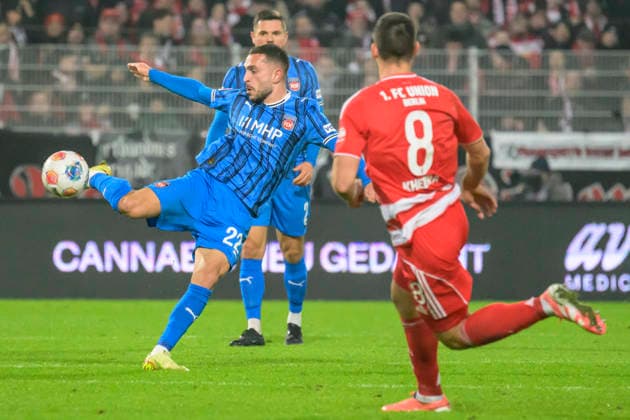in the picture from l Arijon Ibrahimovic FCH, 22 , Rani Khedira 1 FC Union , duel, action, fight, fighting for the ball, Action, duels, fighting for the ball, , GER, Berlin, 1 FC Union Berlin vs 1 FC Heidenheim 1846, 1 Bundesliga, Football, DFB, Season 2025 2026, Alte Foersterei, Matchday 12, DFB DFL REGULATIONS PROHIBIT ANY USE OF PHOTOGRAPHS AS IMAGE SEQUENCES AND OR QUASI VIDEO, 29 11 25, Copyright: HMBxMedia UwexKoch