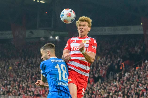 in the picture from l Marvin Pieringer FCH, 18 , Leopold Querfeld 1 FC Union , duel, action, fight, fights for the ball, action, duels, fighting for the ball, header, GER, Berlin, 1 FC Union Berlin vs 1 FC Heidenheim 1846, 1 Bundesliga, Football, DFB, Season 2025 2026, Alte Foersterei, Matchday 12, DFB DFL REGULATIONS PROHIBIT ANY USE OF PHOTOGRAPHS AS IMAGE SEQUENCES AND OR QUASI VIDEO, 29 11 25, Copyright: HMBxMedia UwexKoch