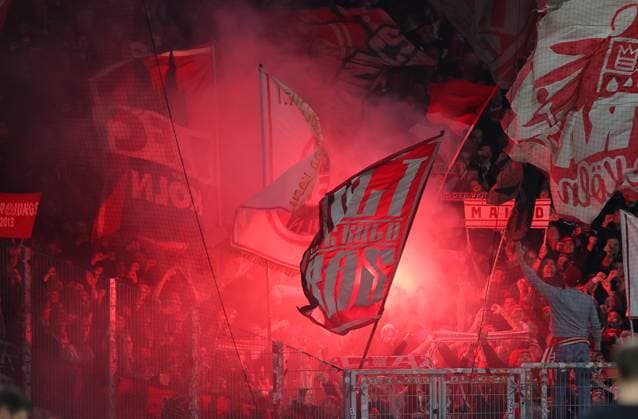 GER, 1 FBL SV Werder Bremen vs 1 FC Koeln 29 11 2025, wohninvest Weserstadion, Bremen, GER, 1 FBL SV Werder Bremen vs 1 FC Koeln im Bild picture shows Pyrotechnics Fire Bengalos Smoke 1 FC Koeln nordphotoxGmbHx xTauchnitz nph00059