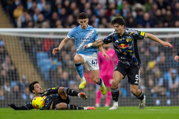 29th November 2025; Etihad Stadium, Manchester, Lancashire, England; Premier League Football, Manchester City versus Leeds United; Phil Foden of Manchester City under pressure from Pascal Struijk of Leeds United  TimxWilliams