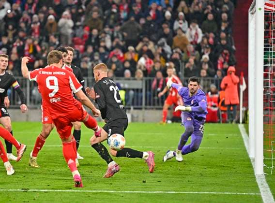 29 11 2025, Soccer Bundesliga 2025 2026, Matchday 12, FC Bayern Munich FC St Pauli, in the Allianz Arena Munich, f l Harry Kane FC Bayern Munich , Louis Oppie FC St Pauli and goalkeeper Nikola Vasilj FC St Pauli DFL and DFB regulations prohibit any use of photographs as image sequences and or quasi video