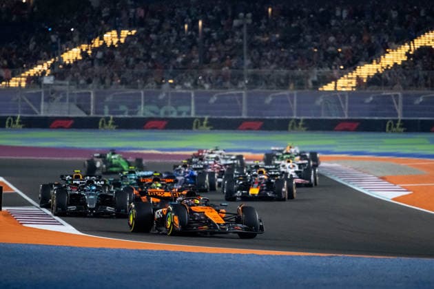 Oscar Piastri McLaren Formula 1 Team, Australia, 81 in MCL39 at the start of the race ahead of George Russell Mercedes AMG Petronas F1 Team, Great Britain, 63 , Lando Norris McLaren Formula 1 Team, Great Britain, 04 , Max Verstappen Oracle Red Bull Racing, Netherlands, 01 , QTR, Formula 1 World Championship, Qatar Grand Prix, Lusail International Circuit, Sprint Race, 29 11 2025 QTR, Formula 1 World Championship, Qatar Grand Prix, Lusail International Circuit, 29 11 2025 Lusail Copyright: xEibner-Pressefoto Memmlerx EP_MMR