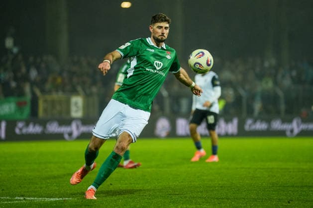 Football 3 Liga, Final Match 1, 1 FC Schweinfurt 05 SV Waldhof Mannheim on 29 11 2025 in Schweinfurt Sachs Stadion , Germany, Season 2025 2026 DFB DFL REGULATIONS PROHIBIT ANY USE OF PHOTOGRAPHS as IMAGE SEQUENCES and or QUASI VIDEO Lucas Zeller 6, S05 in focus Schweinfurt Sachs Stadion Germany Copyright: xChristophxKinzingerx