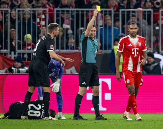 Jonathan Tah FC Bayern Muenchen, 4 receives a yellow card from Felix Zwayer referee after a foul on Mathias Pereira Lage FC St Pauli, 28 GER, FC Bayern Muenchen vs FC St Pauli, Football, Bundesliga, Matchday 12, Matchday 2025 2026, 29 11 2025 DFL DFB REGULATIONS PROHIBIT ANY USE OF PHOTOGRAPHS as IMAGE SEQUENCES and or QUASI VIDEO GER, FC Bayern Muenchen vs FC St Pauli, Football, Bundesliga, Matchday 12, Matchday 2025 2026, 29 11 2025 Muenchen Copyright: xEibner-Pressefoto HeikexFeinerx EP_HFR