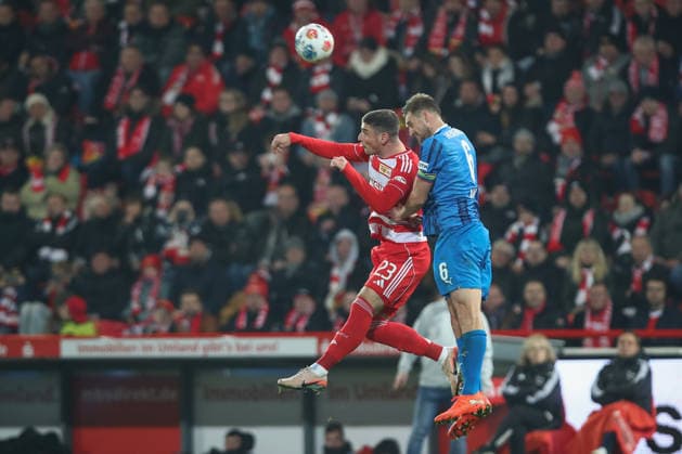 29 11 2025, xtgx, Soccer 1 Bundesliga, 1 FC Union Berlin 1 FC Heidenheim emspor, v l Andrej Ilic Union Berlin, 23 , Patrick Mainka Heidenheim, 6 duel, duel, fight, tackle DFL DFB REGULATIONS PROHIBIT ANY USE OF PHOTOGRAPHS as IMAGE SEQUENCES and or QUASI VIDEO Berlin