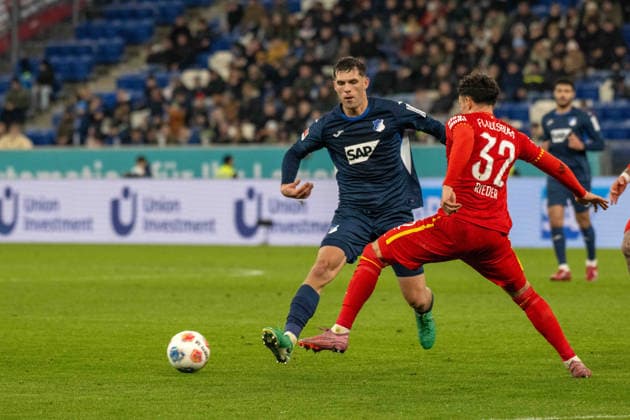 Robin Hranac TSG 1899 Hoffenheim and Fabian Rieder FC Augsburg xettx, Germany, Sinsheim, 29 11 2025, Football, Bundesliga TSG 1899 Hoffenheim vs FC Augsburg, Season 2025 2026, Matchday 12, PreZero Arena DFL DFB REGULATIONS PROHIBIT ANY USE OF PHOTOGRAPHS AS IMAGE SEQUENCES AND OR QUASI VIDEO
