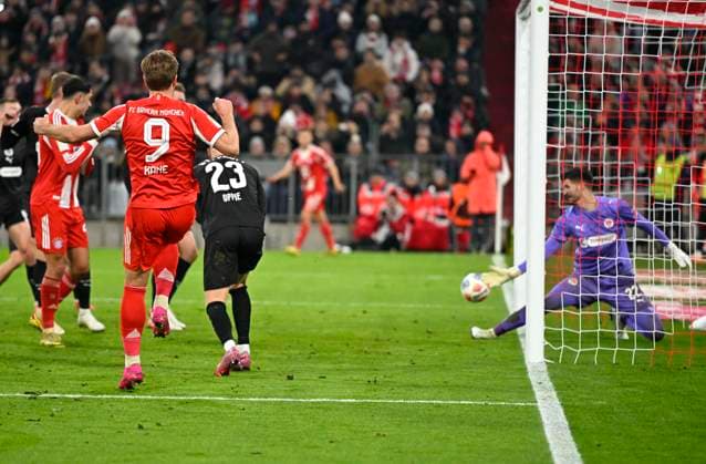 29 11 2025, Soccer Bundesliga 2025 2026, Matchday 12, FC Bayern Munich FC St Pauli, at the Allianz Arena Munich, Harry Kane FC Bayern Munich vs. goalkeeper Nikola Vasilj FC St Pauli DFL and DFB regulations prohibit any use of photographs as image sequences and or quasi video