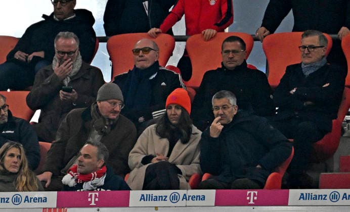 29 11 2025, Soccer Bundesliga 2025 2026, Matchday 12, FC Bayern Munich FC St Pauli, in the Allianz Arena Munich, from left Ex Chairman of the Board Karl Heinz Rummenigge FC Bayern Munich , Honorary President Uli Hoeneß FC Bayern Munich, Hoeness , Chief Sports Officer Max Eberl Bayern Munich and Chairman of the Board Jan Christian Dreesen FC Bayern Munich DFL and DFB regulations prohibit any use of photographs as image sequences and or quasi video