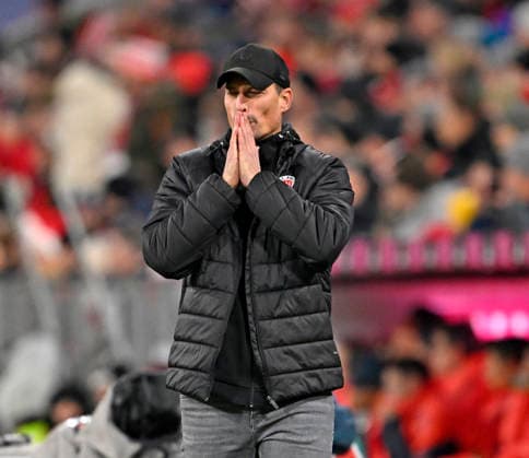 29 11 2025, Soccer Bundesliga 2025 2026, Matchday 12, FC Bayern Munich FC St Pauli, in the Allianz Arena Munich, Coach Alexander Blessin FC St Pauli DFL and DFB regulations prohibit any use of photographs as image sequences and or quasi video