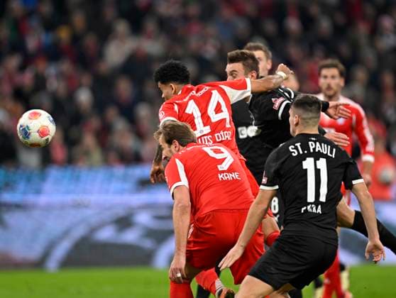 29 11 2025, Soccer Bundesliga 2025 2026, Matchday 12, FC Bayern Munich FC St Pauli, in the Allianz Arena Munich, Luis Diaz FC Bayern Munich heads in DFL and DFB regulations prohibit any use of photographs as image sequences and or quasi video