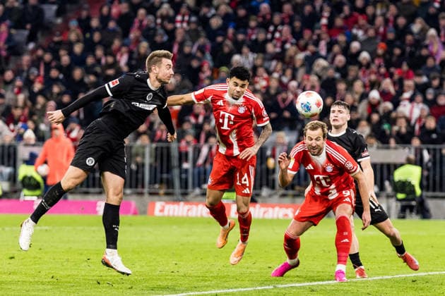 MUENCHEN, GERMANY - NOVEMBER 29: Luis Diaz (FC Bayern Muenchen, 14) scores the 2:1 goal during the Bundesliga match between FC Bayern Muenchen vs. FC St. Pauli at Allianz Arena on matchday 12 of the 1. Bundesliga on November 29, 2025 in Muenchen, Germany. DFL REGULATIONS PROHIBIT ANY USE OF PHOTOGRAPHS AS IMAGE SEQUENCES AND OR QUASI-VIDEO. Bayern Germany Copyright: xBEAUTIFULxSPORTS Wunderlx