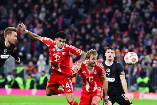 Luis Diaz 14, FC Bayern Munich and Harry Kane 9, FC Bayern Munich Goal for 2 1 at the match between FC Bayern Munich v FC St Pauli, Football, Men, Bundesliga, 2025 2026, Matchday 12 on 29 11 2025 in Munich, Allianz Arena DFL and DFB regulations prohibit any use of photographs as image sequences and or quasi video Bayern Germany