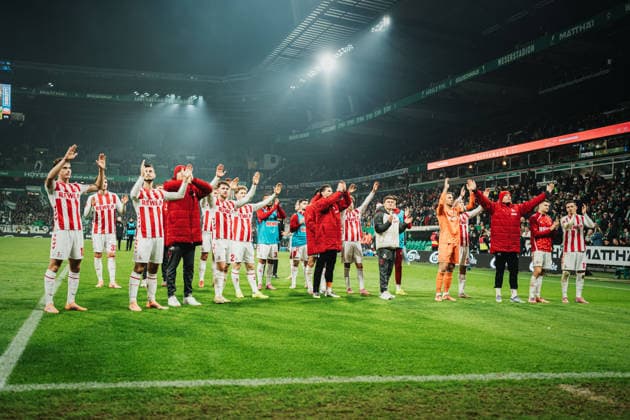1 Bundesliga SV Werder Bremen vs 1 FC Köln, 29 11 2025 1 FC Köln claps to its fans after the end of the match Football, 1 Bundesliga, Matchday 12 SV Werder Bremen vs 1 FC Köln on 29 11 2025 at Weserstadion, Bremen DFL REGULATIONS PROHIBIT ANY USE OF PHOTOGRAPHS AS IMAGE SEQUENCES AND OR QUASI VIDEO Copyright: xBEAUTIFULxSPORTS Tonhäuserx