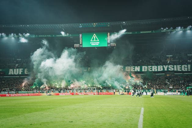 1 Bundesliga SV Werder Bremen vs 1 FC Köln, 29 11 2025 SV Werder Bremen fans with the banner Auf gehts Werder holt uns den Derbysieger Football, 1 Bundesliga, Matchday 12 SV Werder Bremen vs 1 FC Köln on 29 11 2025 at Weserstadion, Bremen DFL REGULATIONS PROHIBIT ANY USE OF PHOTOGRAPHS AS IMAGE SEQUENCES AND OR QUASI VIDEO Copyright: xBEAUTIFULxSPORTS Tonhäuserx